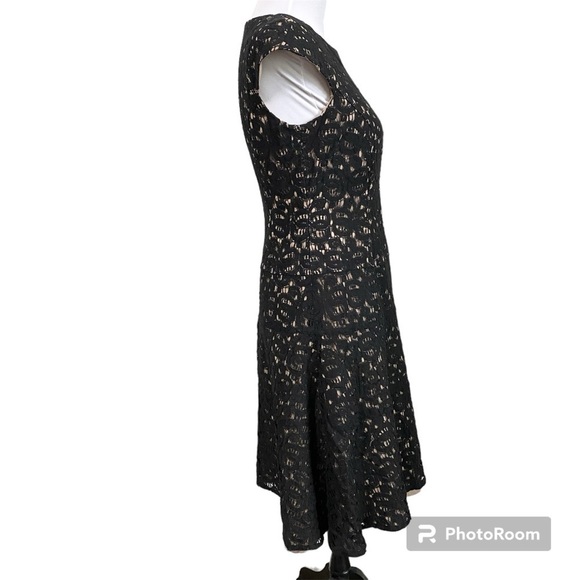 Anne Klein black lace se thru a line dress cap sleeves and tan lining size 4 - Picture 8 of 12